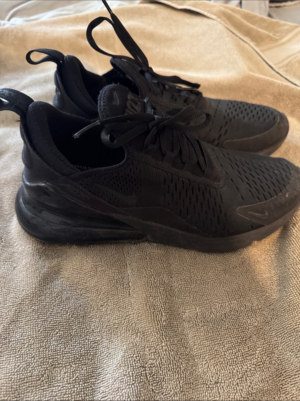 Nike Womens Black Air 270